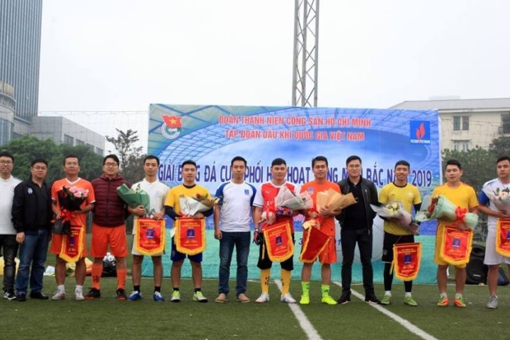 Đoàn Thanh niên DMC tham gia giao lưu bóng đá 